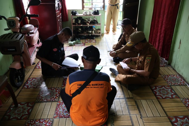 Penyerahan Kompensasi pemerintah dan proyek PP untuk masyarakat yg berdampak kerusakan di terowongan Kel sungai dama