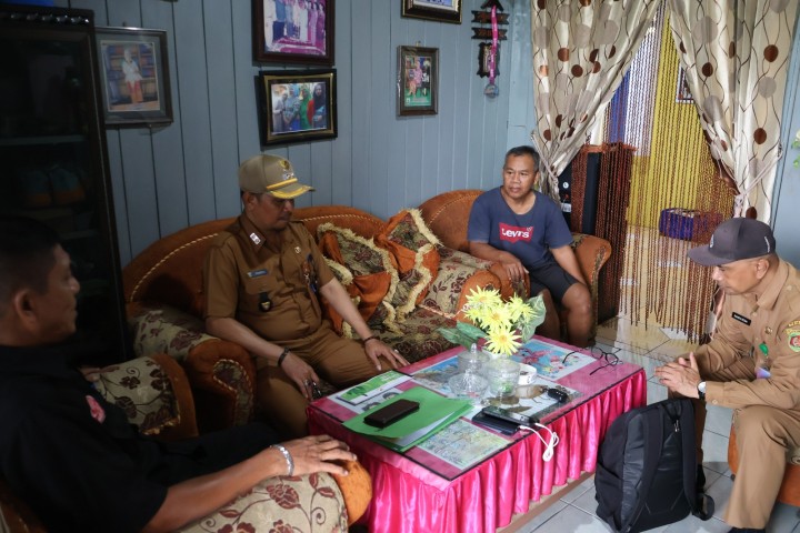 Penyerahan Kompensasi pemerintah dan proyek PP untuk masyarakat yg berdampak kerusakan di terowongan Kel sungai dama