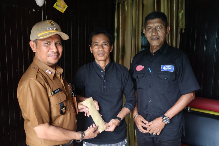 Penyerahan Kompensasi pemerintah dan proyek PP untuk masyarakat yg berdampak kerusakan di terowongan Kel sungai dama