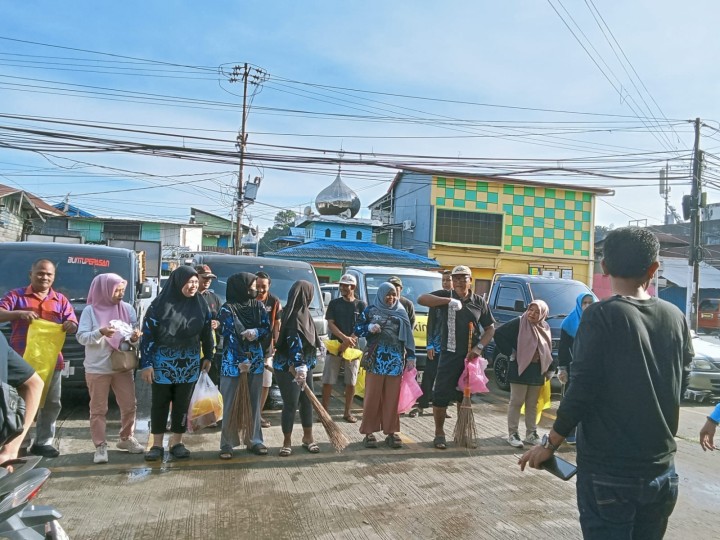 Tingkatkan Kesadaran Lingkungan: Lurah Sungai Dama Pimpin Apel Penyuluhan dan Aksi Bersih Massal
