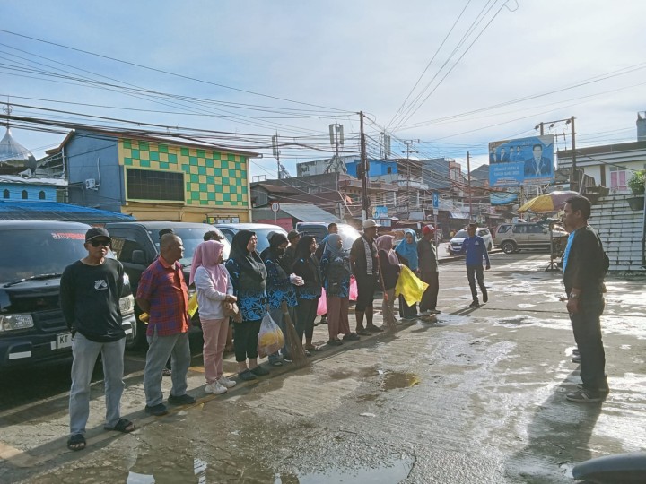Tingkatkan Kesadaran Lingkungan: Lurah Sungai Dama Pimpin Apel Penyuluhan dan Aksi Bersih Massal