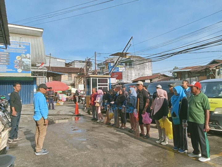 Tingkatkan Kesadaran Lingkungan: Lurah Sungai Dama Pimpin Apel Penyuluhan dan Aksi Bersih Massal