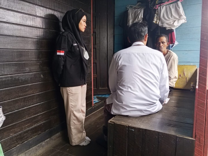 Satlinmas Kelurahan Sungai Dama Dampingi KPU dan Bawaslu dalam Pemutakhiran Data Pemilih