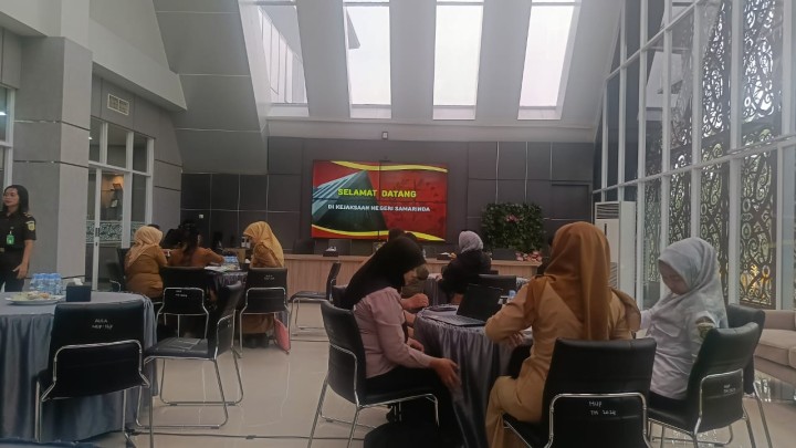 Kasi Pemerintahan Kelurahan Sungai Dama Ikuti Pelatihan Pengisian Aplikasi Jaga Desa