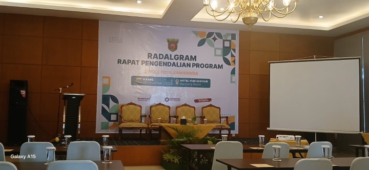 Sekretaris Lurah Sungai Dama Menghadiri Rapat Pengendalian Program (RADALGRAM) DPPKB Kota Samarinda Di Hotel Puri Senyiur Kota Samarinda