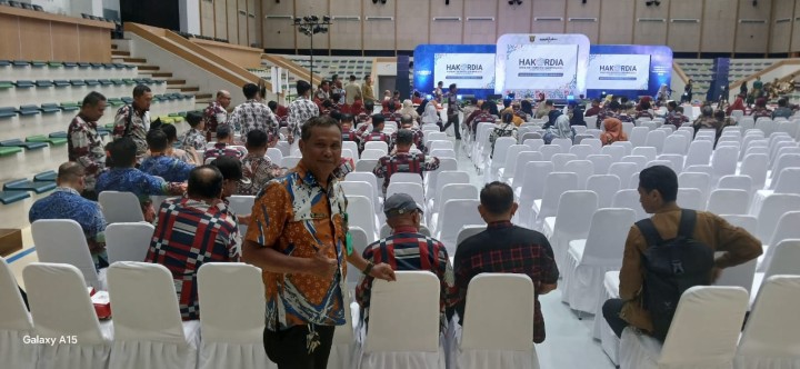 Lurah Bersama Sekretaris Lurah Menghadiri Hari Anti Korupsi Sedunia (HAKORDIA) Tahun 2025 Di Gor Segiri Kota Samarinda