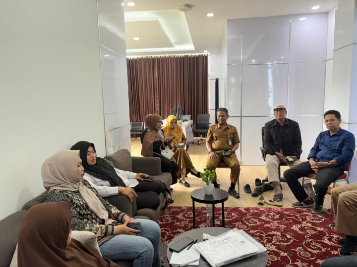 Lurah Mengadakan Rapat Koordinasi Bersama Pokmas Mengenai Probebaya Tahun 2025