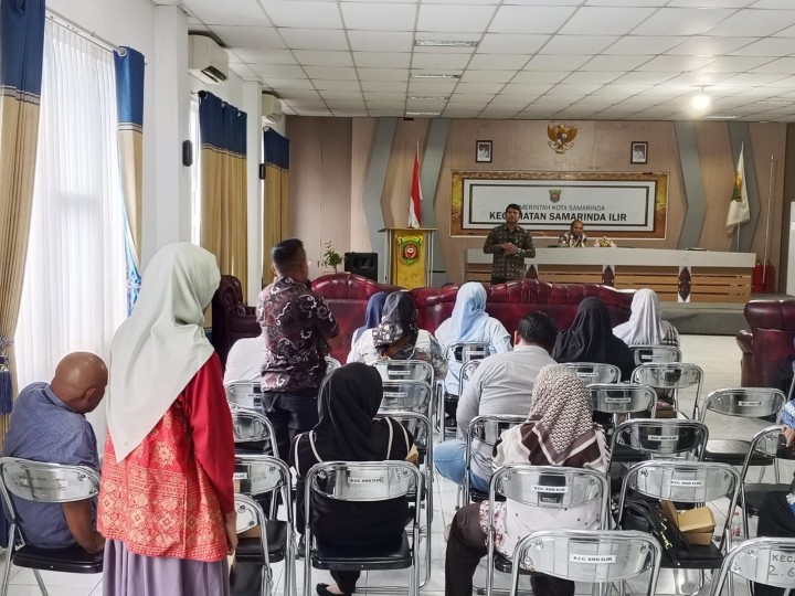 Kasi Kesra Bersama Staff Kelurahan Sungai Dama Mengikuti Sosialisasi BPJS Ketenagakerjaan Yang Bertempat Di aula Kecamatan Samarinda Ilir Yang Di Selenggarakan BPJS KetenagaKerjaan
