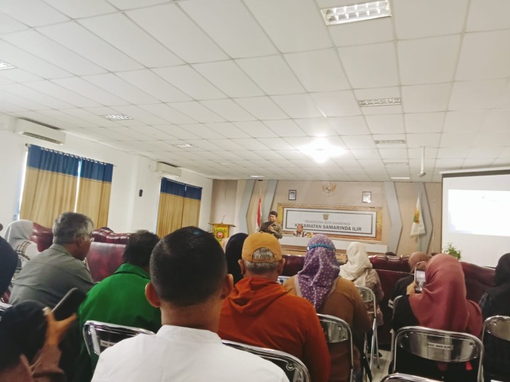 Kasi Kesra Bersama Staff Kelurahan Sungai Dama Mengikuti Sosialisasi BPJS Ketenagakerjaan Yang Bertempat Di aula Kecamatan Samarinda Ilir Yang Di Selenggarakan BPJS KetenagaKerjaan