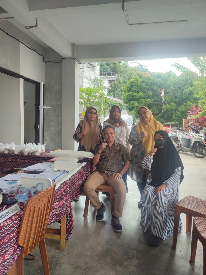 Lurah monitoring kegiatan posyandu melati yang melakukan pelayanan kesehatan Bumil,Bayi, Balita, remaja dan Lansia yang mencakup warga RT. 01, 02, 03, 04 dan 05