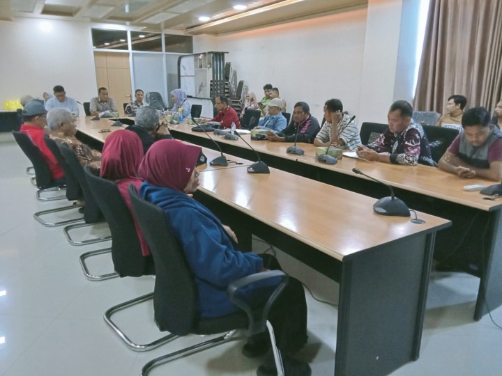 Rapat mediasi pembahasan lahan di terowongan sungai dama antara pemilik lahan di kantor PUPR kota Samarinda