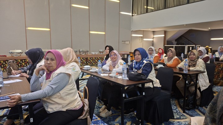 Staf Kelurahan Sungai Dama Menghadiri Rapat Monitoring Dan Evaluasi Peran Aktif Masyarakat Dan Perangkat Desa/Kelurahan Dalam Pemutakhiran Data Kemiskinan