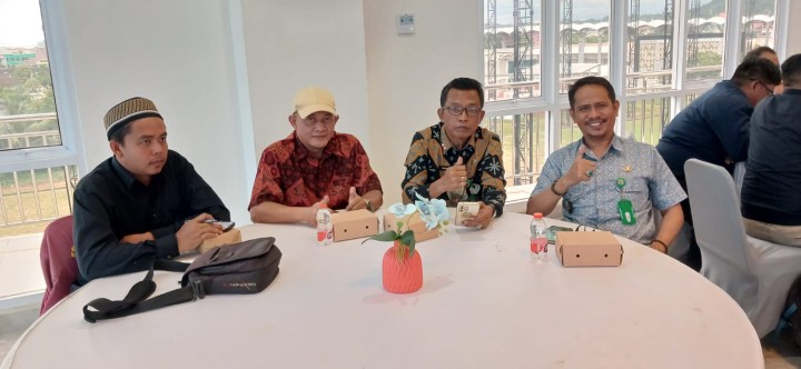Lurah Menghadiri  Rapat Penandatanganan Perjanjian Kerja Sama Dan Bimbingan Teknis Dinas Kependudukan Dan Pencatatan Sipil Kota Samarinda Dengan Rukun Kematian Se-Kota Samarinda