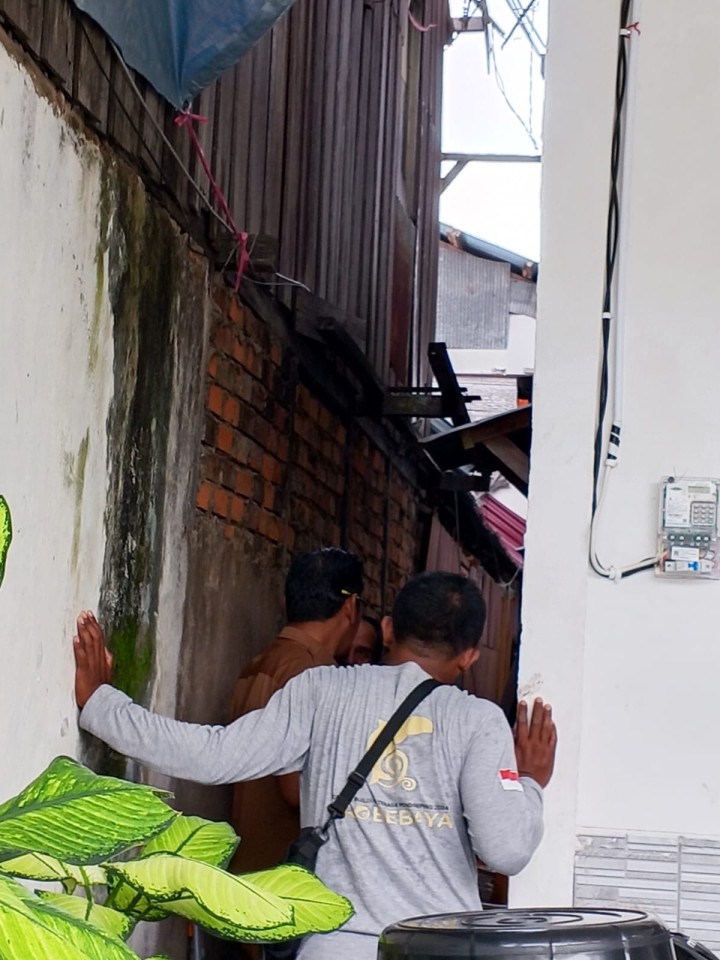 Kasi Ekobang Bersama Pendamping Melakukan Pengecekan Kembali   Volume ( Panjang Dan Lebar) Hasil Pekerjaan Sapras Kegiatan Probebaya  Tahun anggaran 2025