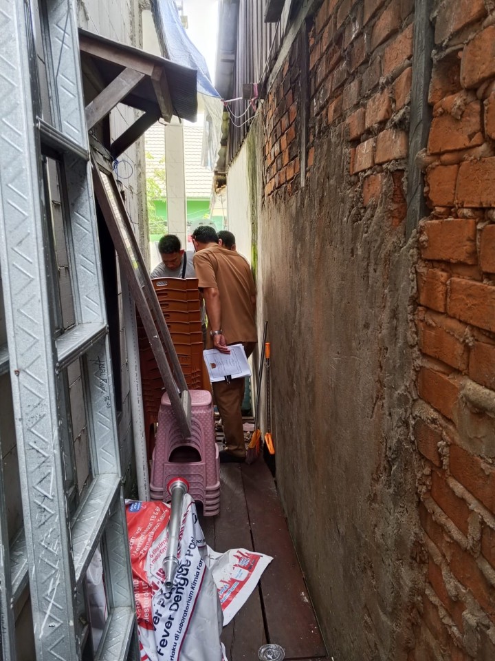 Kasi Ekobang Bersama Pendamping Melakukan Pengecekan Kembali   Volume ( Panjang Dan Lebar) Hasil Pekerjaan Sapras Kegiatan Probebaya  Tahun anggaran 2025