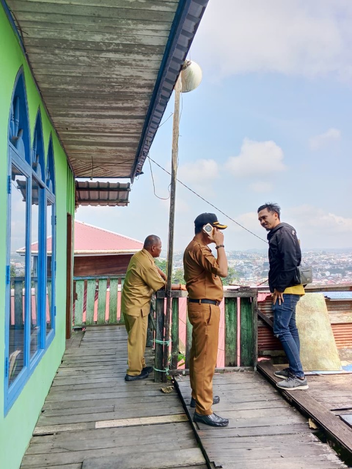 Lurah Sungai Dama Lakukan Monitoring dan Peninjauan Lokasi Rencana Pembangunan Posyandu di RT 31