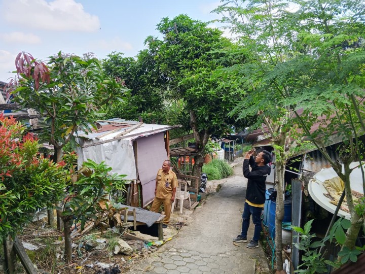 Lurah Sungai Dama Lakukan Monitoring dan Peninjauan Lokasi Rencana Pembangunan Posyandu di RT 31