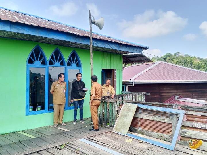 Lurah Sungai Dama Lakukan Monitoring dan Peninjauan Lokasi Rencana Pembangunan Posyandu di RT 31