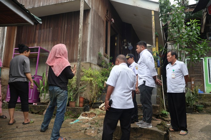 Lurah Sungai Dama Tindaklanjuti Laporan Warga Terkait Air Merembes Penyebab Banjir dan Lumpur
