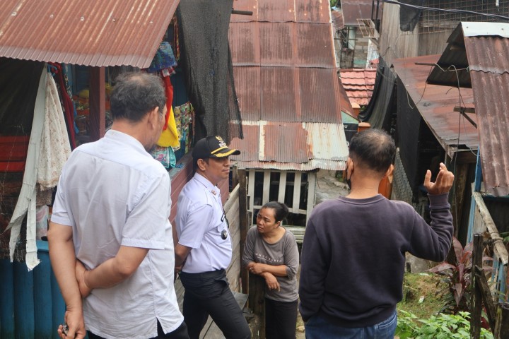 Lurah Sungai Dama Tindaklanjuti Laporan Warga Terkait Air Merembes Penyebab Banjir dan Lumpur