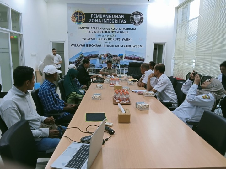 Staff Kelurahan Sungai Dama Hadiri Mediasi Permasalahan Tanah di Kantor Pertanahan Kota Samarinda
