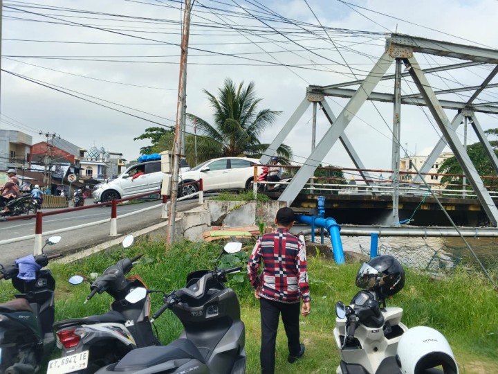 Lurah Sungai Dama Bersama Kasi Pemerintahan Kecamatan Samarinda Ilir dan Satpol PP Tertibkan Gepeng (Gelandang/Pengemis) di Kolong Jembatan S
