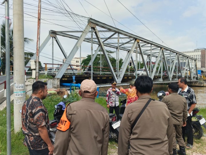 Lurah Sungai Dama Bersama Kasi Pemerintahan Kecamatan Samarinda Ilir dan Satpol PP Tertibkan Gepeng (Gelandang/Pengemis) di Kolong Jembatan S