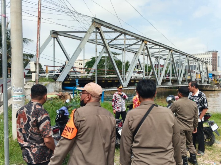 Lurah Sungai Dama Bersama Kasi Pemerintahan Kecamatan Samarinda Ilir dan Satpol PP Tertibkan Gepeng (Gelandang/Pengemis) di Kolong Jembatan S