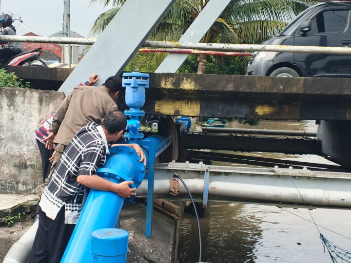 Lurah Sungai Dama Bersama Kasi Pemerintahan Kecamatan Samarinda Ilir dan Satpol PP Tertibkan Gepeng (Gelandang/Pengemis) di Kolong Jembatan S