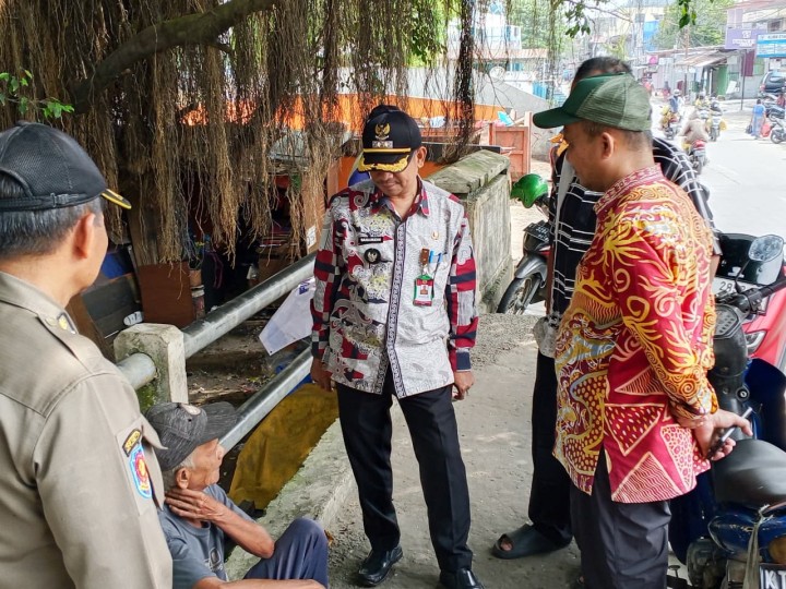 Lurah Sungai Dama Bersama Kasi Pemerintahan Kecamatan Samarinda Ilir dan Satpol PP Tertibkan Gepeng (Gelandang/Pengemis) di Kolong Jembatan S