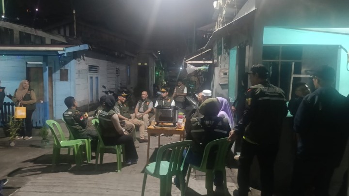 Lurah Sungai Dama Dampingi Tim Satpol PP Monitoring Pos Kamling di RT 25, 26, dan 27