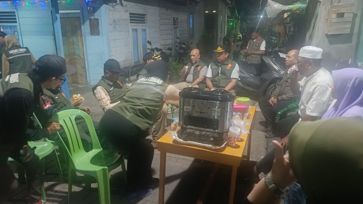 Lurah Sungai Dama Dampingi Tim Satpol PP Monitoring Pos Kamling di RT 25, 26, dan 27