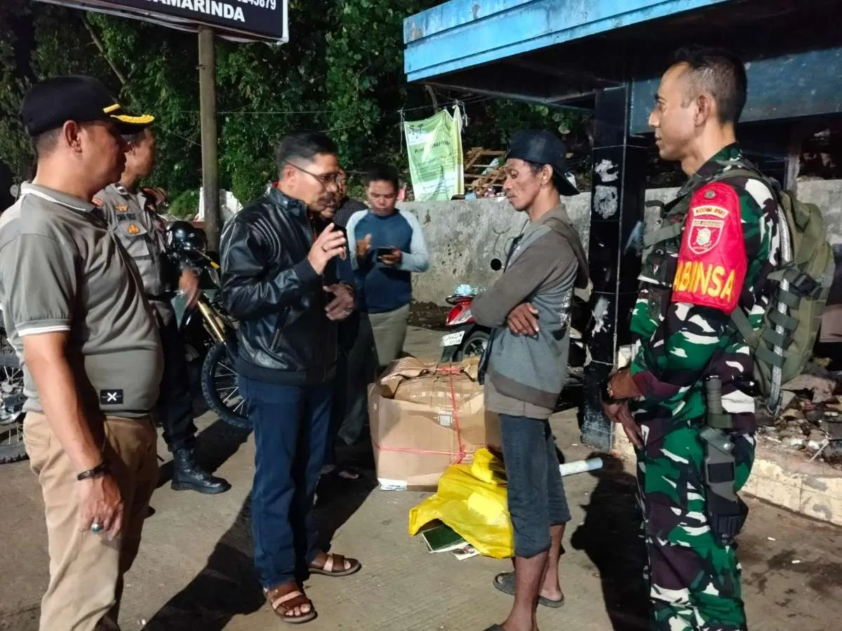 Camat Samarinda Ilir Bersama Lurah Sungai Dama Lakukan Peneguran dan Pembinaan kepada Pemulung di TPS Gunung Manggah