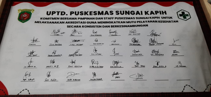 KOMITMEN BERSAMA PIMPINAN DAN STAFF PUSKESMAS UPTD PUSKESMAS SUNGAI KAPIH UNTUK MELAKSANAKAN AKREDITASI GUNA MENINGKATKAN MUTU PELAYANAN KESEHATAN