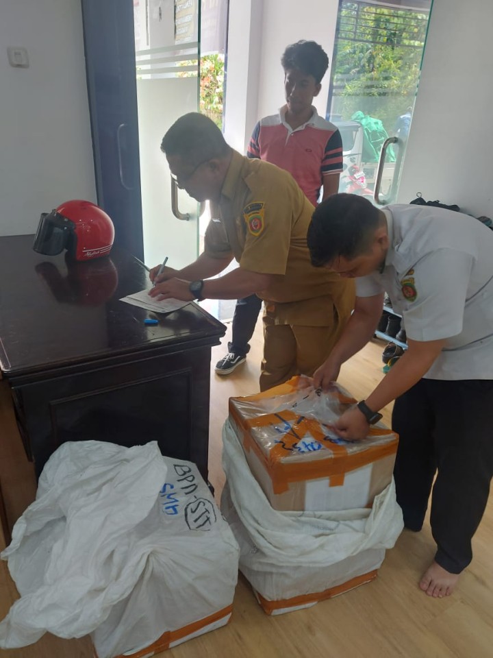 Menerima Bantuan Buku dari Perpusnas RI Tahap 2