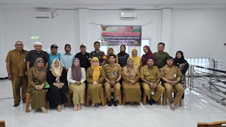 Musyawarah Pembentukan Koperasi Merah Putih di Kelurahan Sungai Keledang
