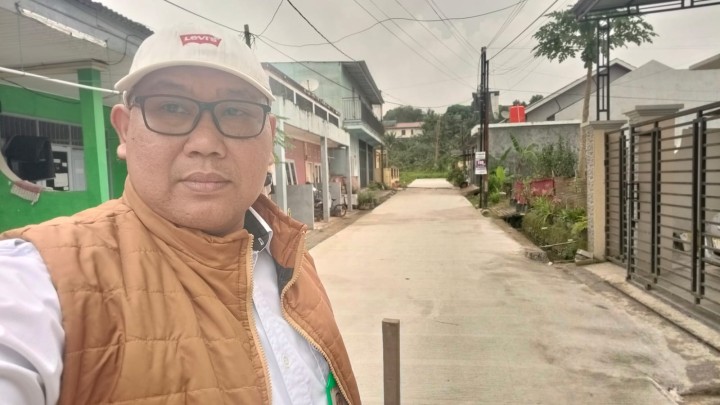 monitoring lokasi longsor di Perumahan Keledang Mas Baru RT 19 & RT 20 & progres semenisasi peningkatan jalan lingkungan di Reel 13 RT 25