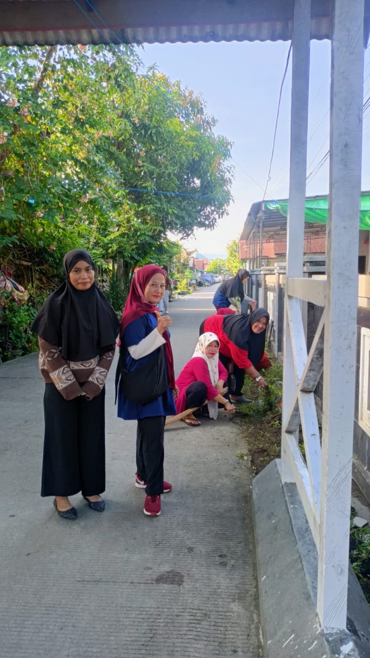 Gotong Royong Warga Sungai Keledang