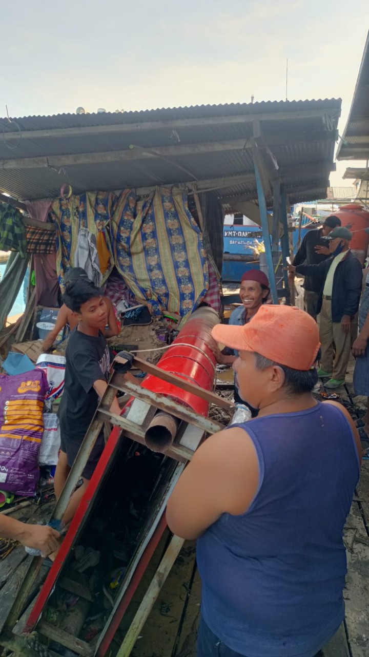 Gotong Royong Warga Sungai Keledang