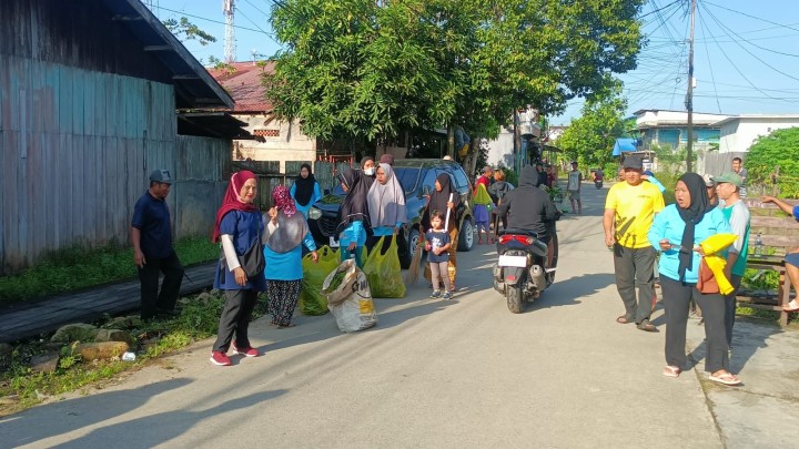 Gotong Royong Warga Sungai Keledang