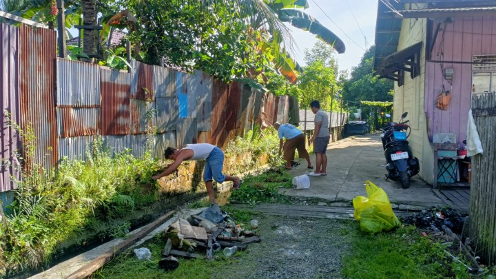 Gotong Royong Warga Sungai Keledang