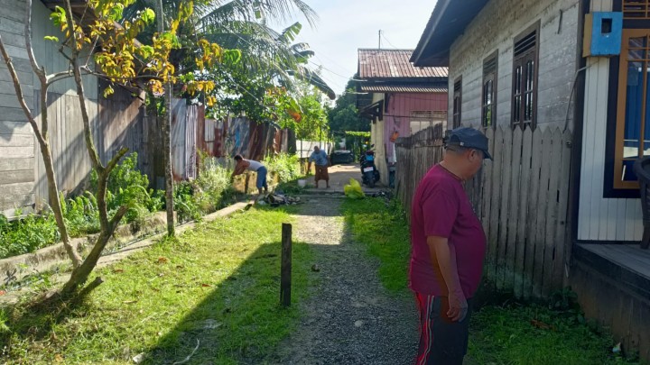 Gotong Royong Warga Sungai Keledang
