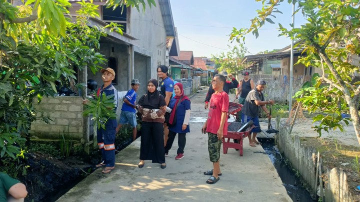 Gotong Royong Warga Sungai Keledang