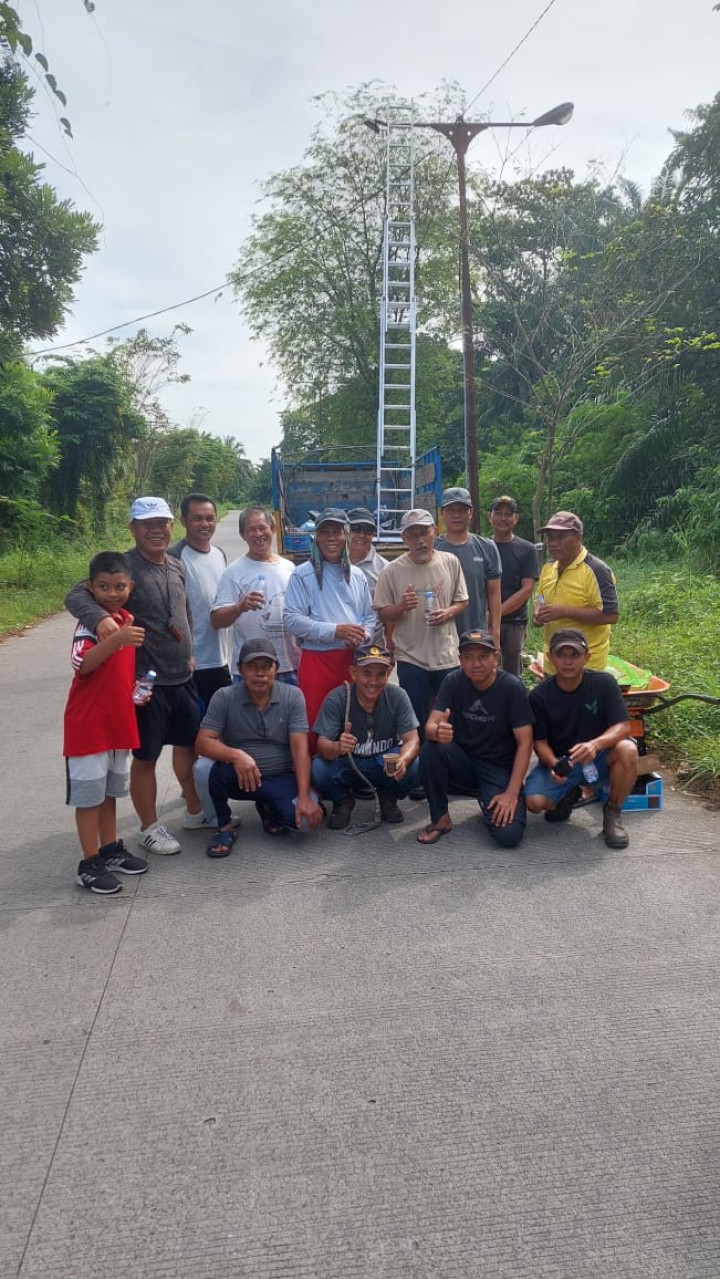 Gotong Royong Warga Sungai Keledang