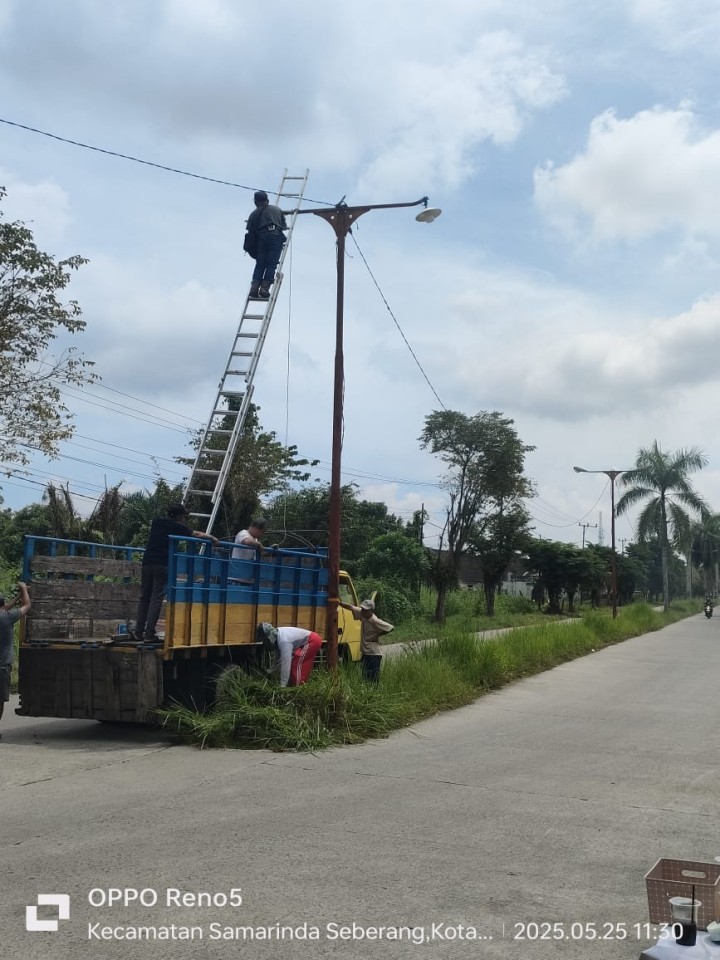 Gotong Royong Warga Sungai Keledang