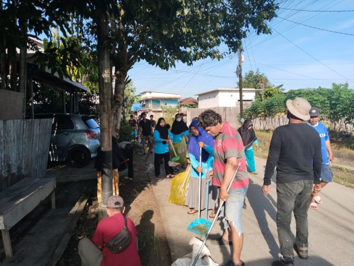 Gotong Royong Warga Sungai Keledang