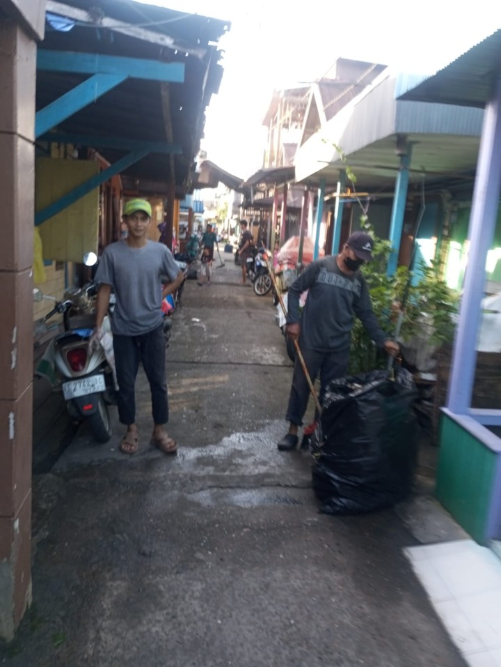 Gotong Royong Warga Sungai Keledang
