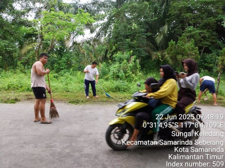 Gotong Royong Bersama Warga Sungai Keledang
