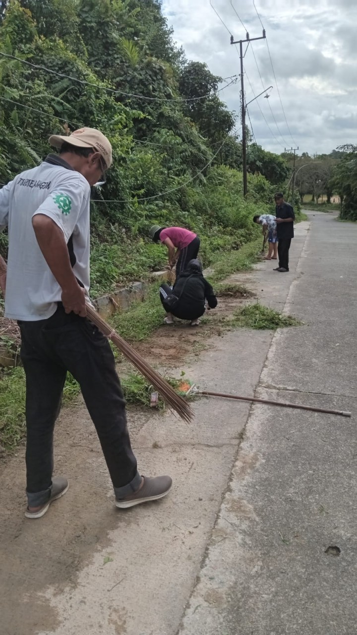 Gotong Royong Bersama Warga Sungai Keledang