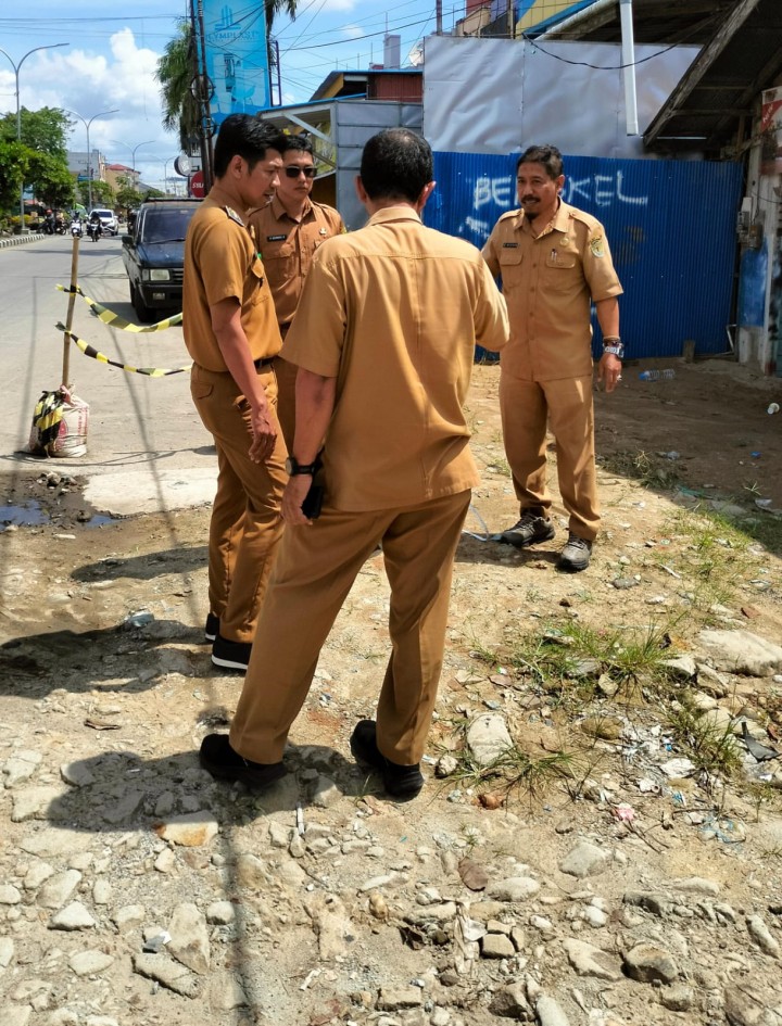 Peninjauan Lapangan Pekerjaan Jalan Bung Tomo RT 08
